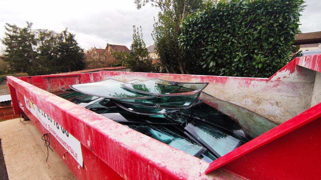 Recyclage d'un pare-brise : comment ça se passe ? 2 benne recyclage pare brise